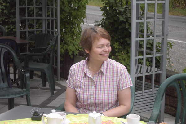 Am Ziel: Ellen auf der Terrasse der Gaststtte Zum Eulenthal