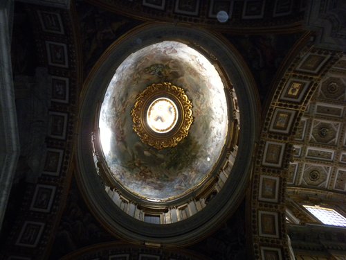 Petersdom - Blick in die Kuppel