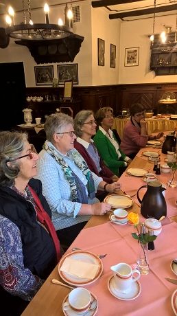 Sonntagsfr�hst�ck mit Geburtstagskind Ellen